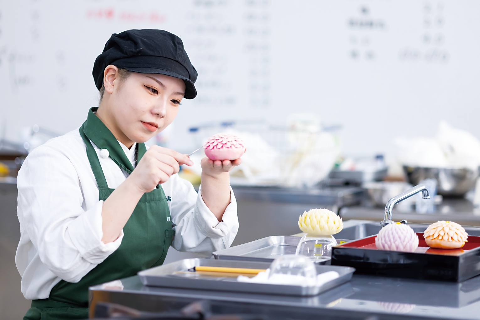 和菓子・洋菓子・製パンの技術を磨く製菓実習!