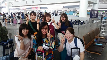 韓国へ留学する学生の見送りのため福岡空港へ行きました